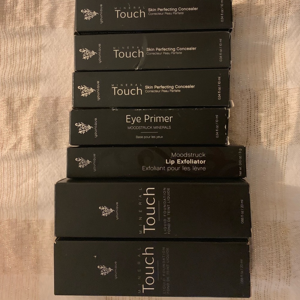 Younique- BRAND NEW IN BOX